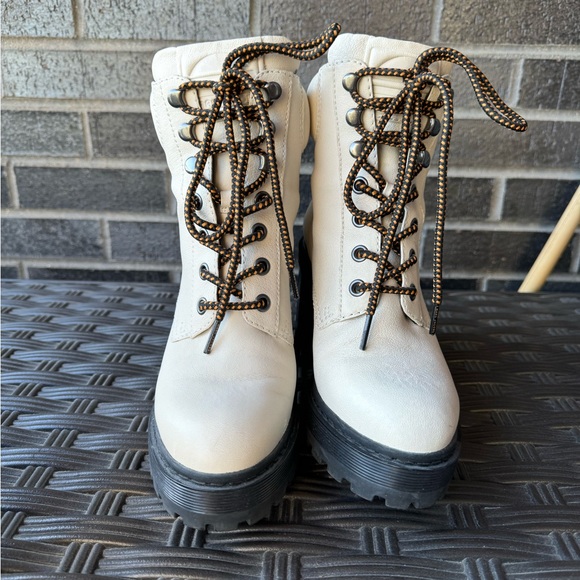 Boots - Picture 1 of 7